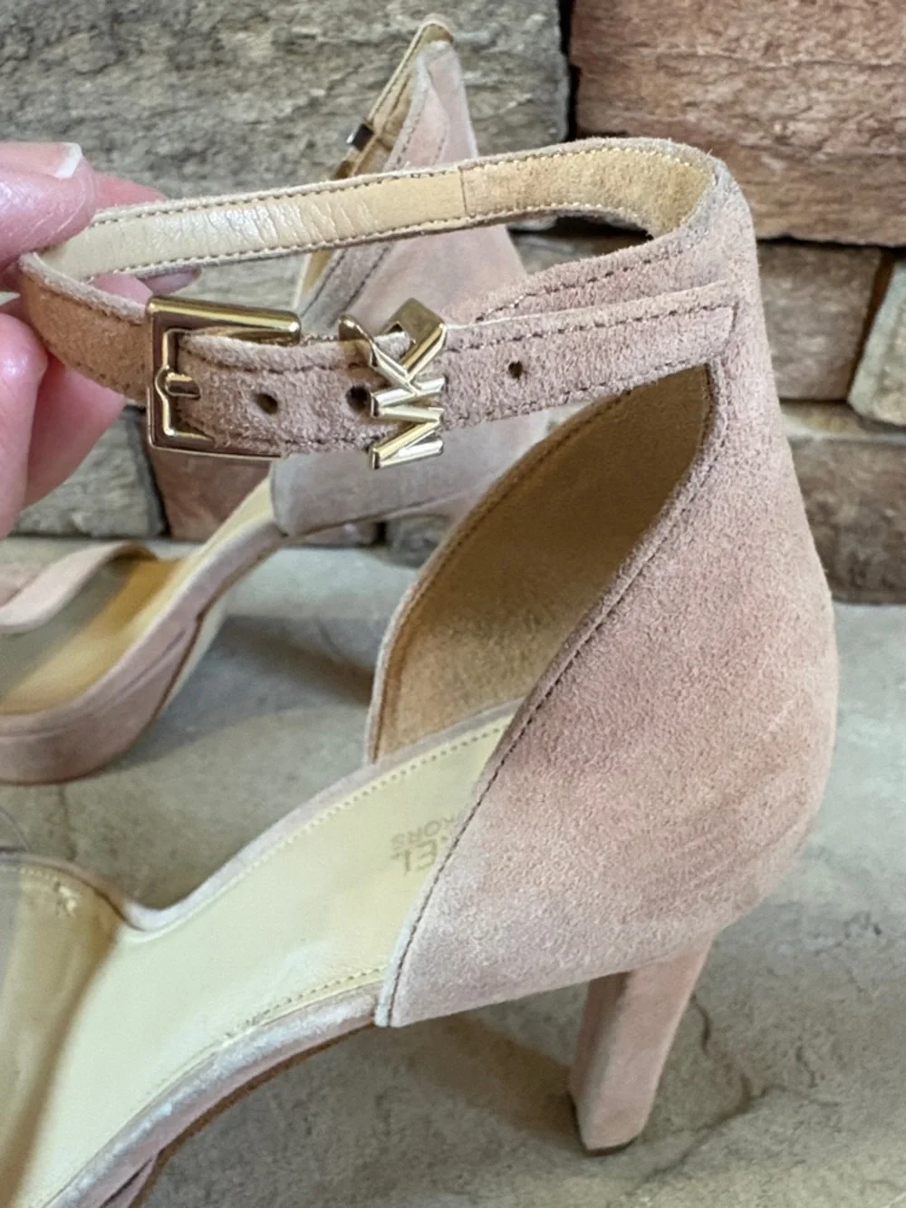 Michael Michael Kors sz 9 tan suede heels